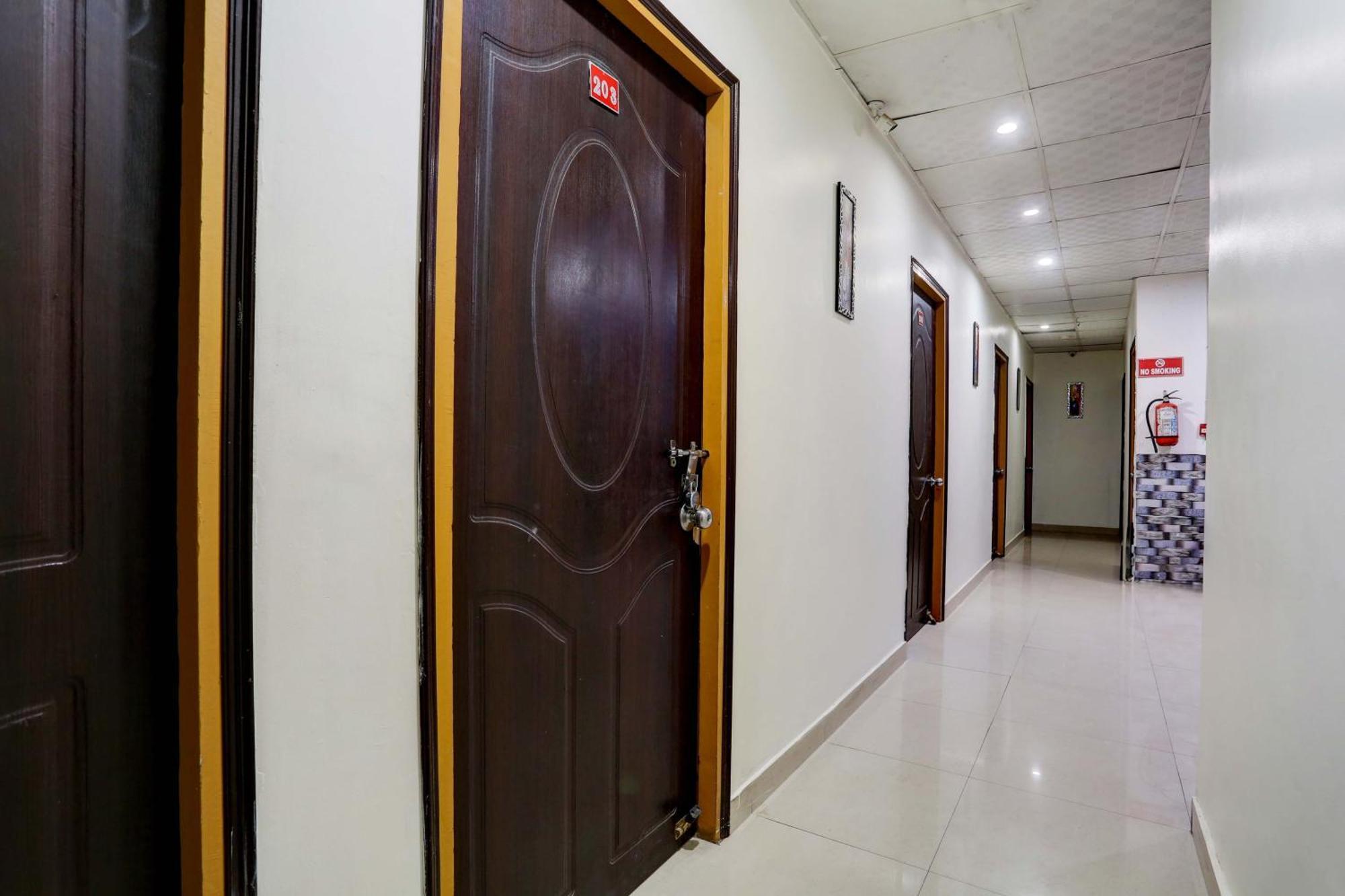 Hotel Collection O Moon Light Lucknow