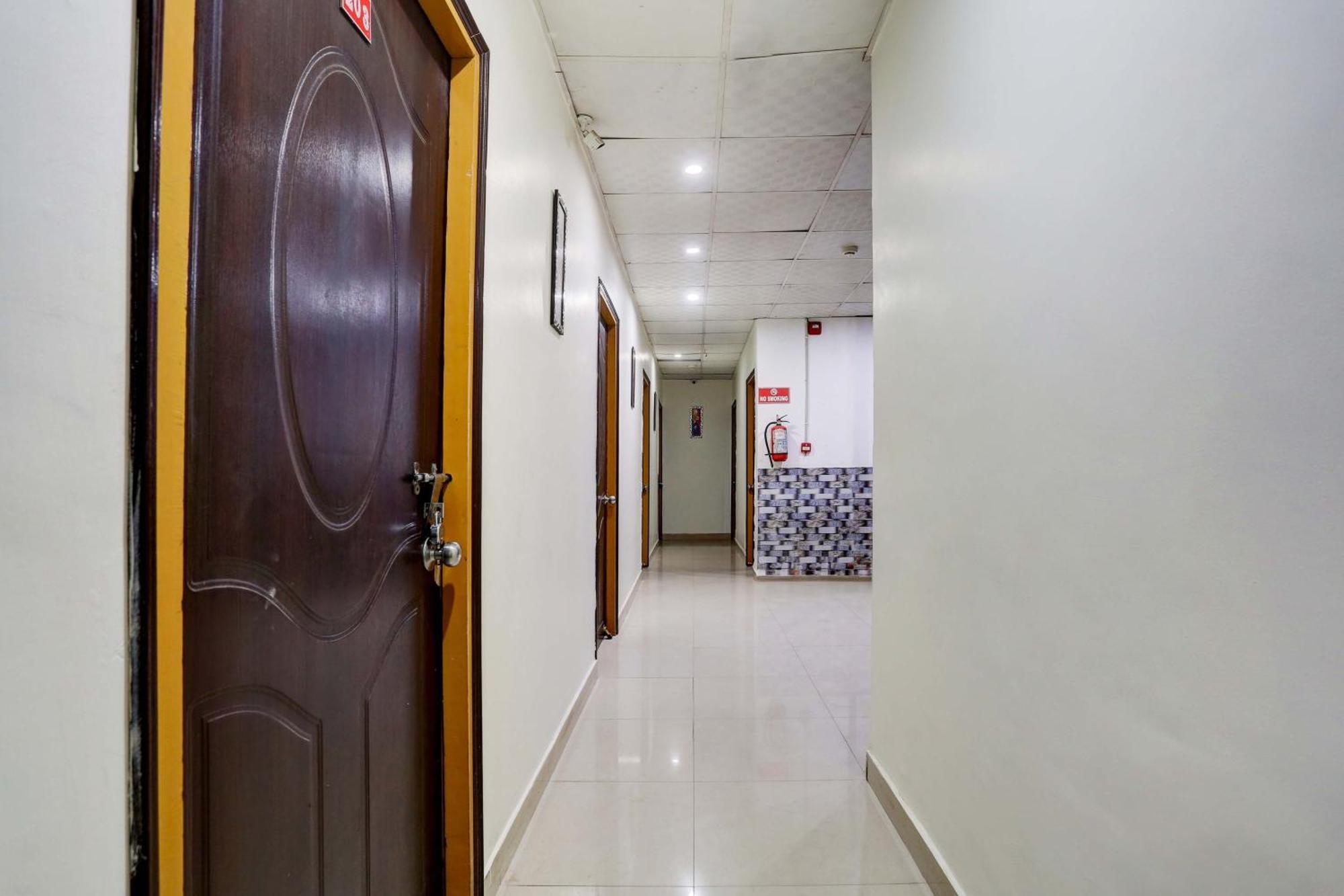 Collection O Moon Light Hotel Lucknow