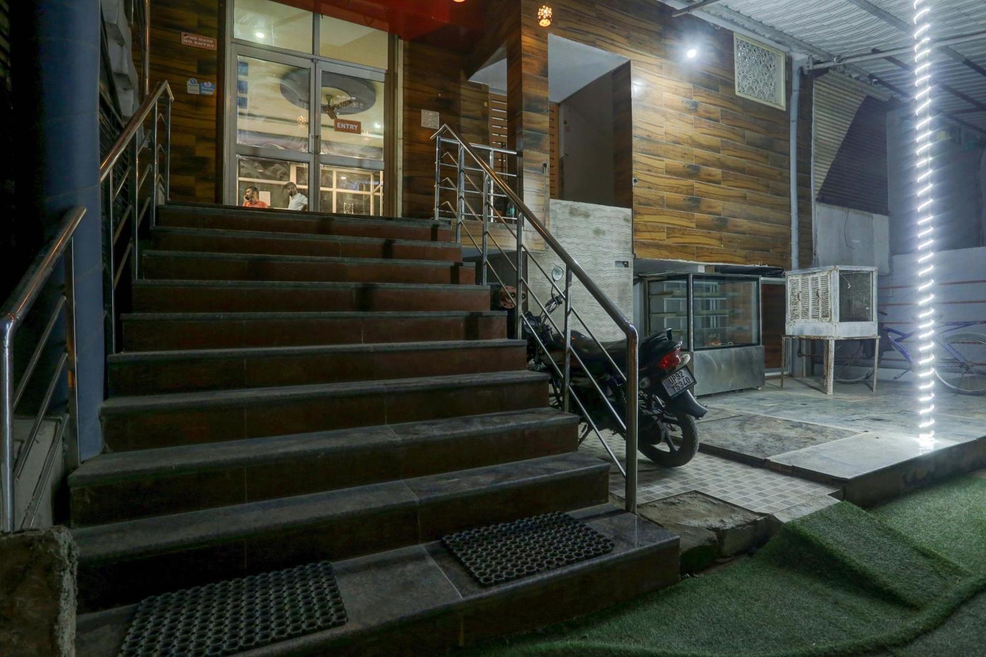 Collection O Moon Light Hotel 4*