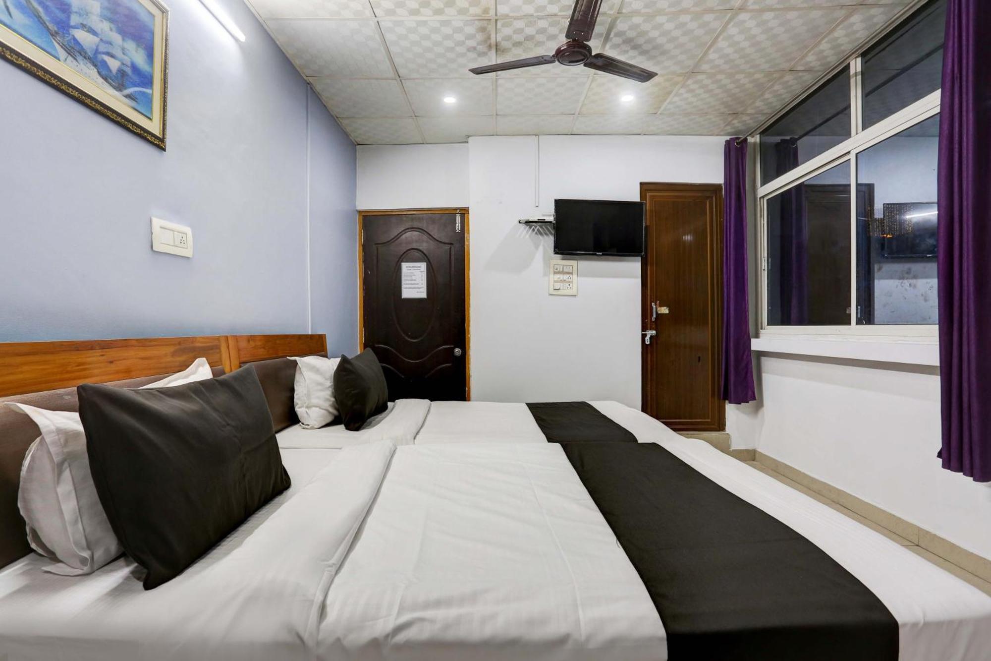 Collection O Moon Light Hotel Lucknow